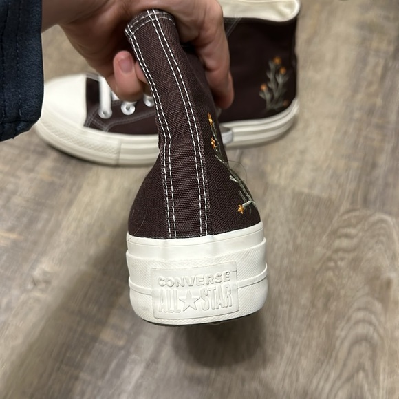 Women’s converse - Picture 2 of 4